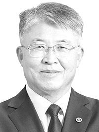 [칼럼] [정책의 맥] 공학용 계산기, AI, 그리고 대학의 변화